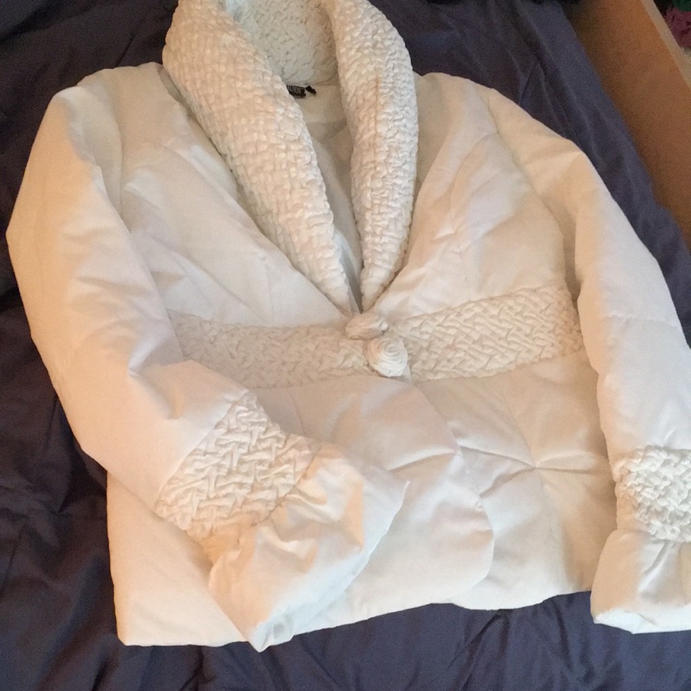 White puff jacket - Picture 4 of 4
